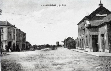 Florenville -la gare (château d'eau).jpg